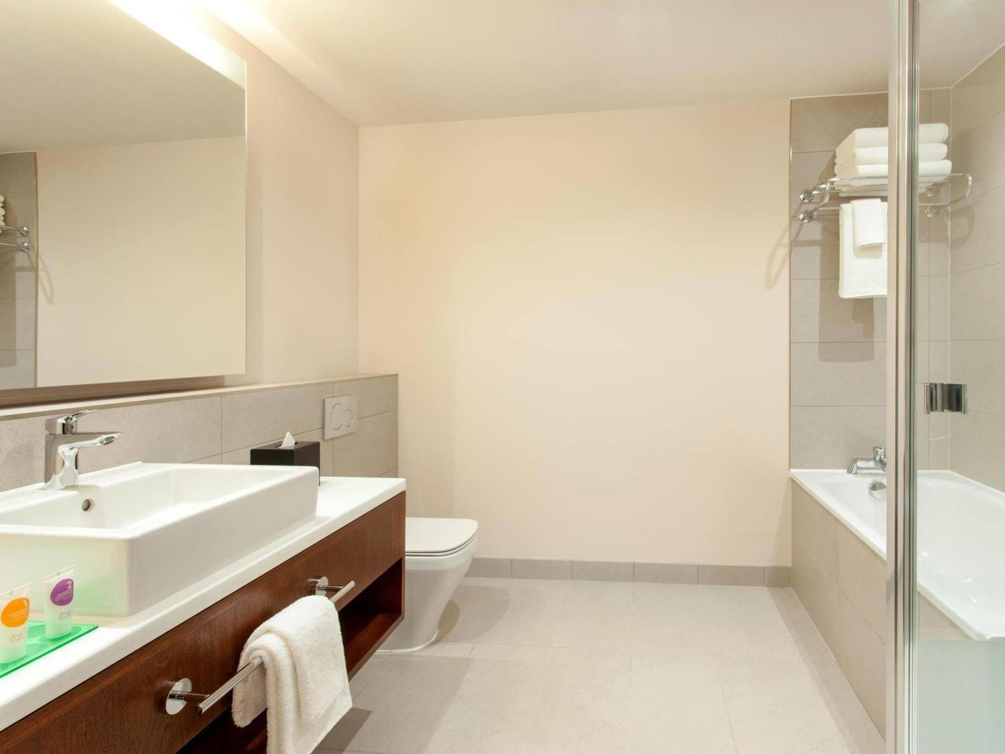 Hyatt Place West London Hayes Hayes  Bagian luar foto